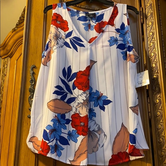 WHITE STRIPE FLORAL TOP!! - Picture 8 of 8